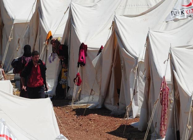 Warunki życia w obozach dla uchodźców pozostawiają wiele do życzenia /AFP
