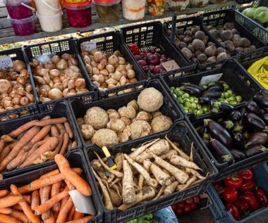 Warzywa od rolnika z dostawą pod drzwi? Rząd stawia na "hybrydowe bazary"