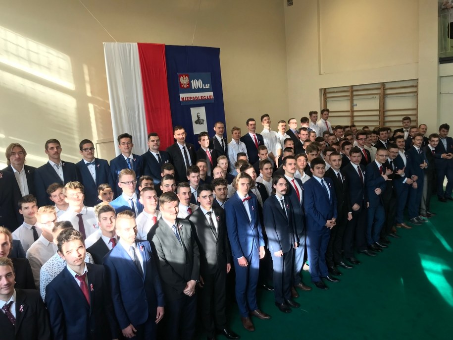 Wąsaty chór ze swoim nauczycielem /Krzysztof Kot /RMF FM