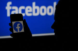 "Washington Post": Facebook przyczynił się do "społecznej wojny domowej" w polskiej polityce