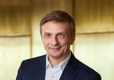 Specjalista medycyny estetycznej. Ukończył studia MSC in Aesthetic Medicine w szkole Barts and The London School of Medicine and Dentistry na prestiżowym uniwersytecie Queen Mary University of London. Właściciel warszawskiej kliniki L’experta. Autor eksperckiego bloga  www.marekwasiluk.pl i książki pt. „Medycyna estetyczna bez tajemnic”.
