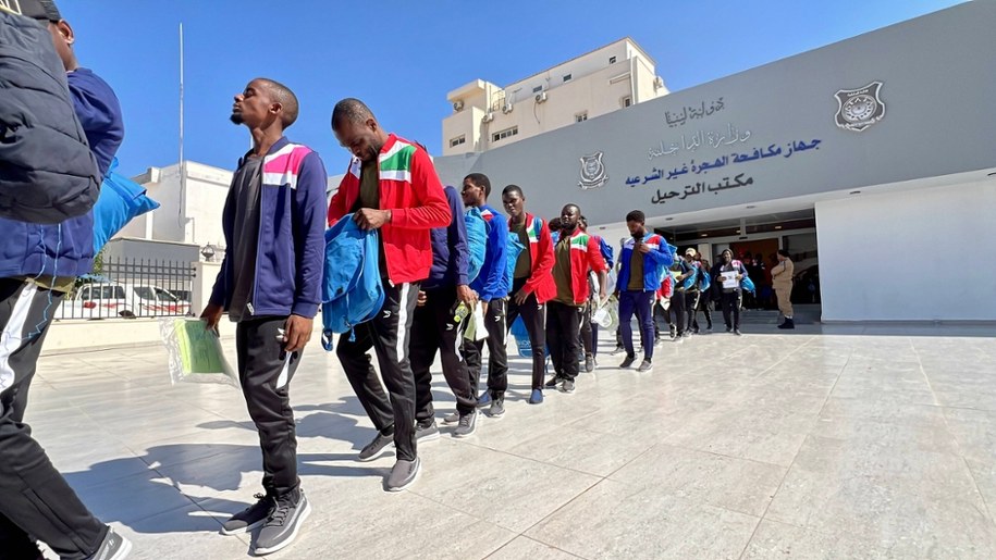 Ile Ameryka płaci za przyjęcie deportowanych migrantów? Senator ujawnia