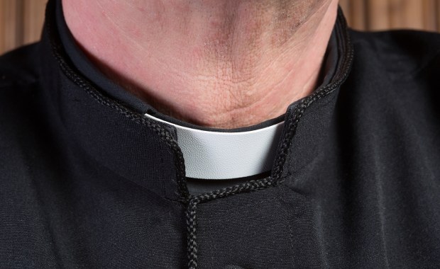 Wątek seksualny i wykorzystanie bezradności. Sprawa proboszcza z Łomży