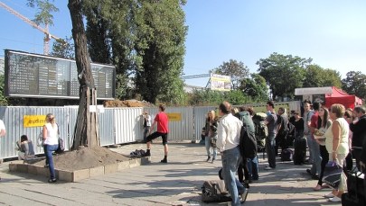 Wątpliwa atrakcja dla podróżnych na wrocławskim dworcu PKP