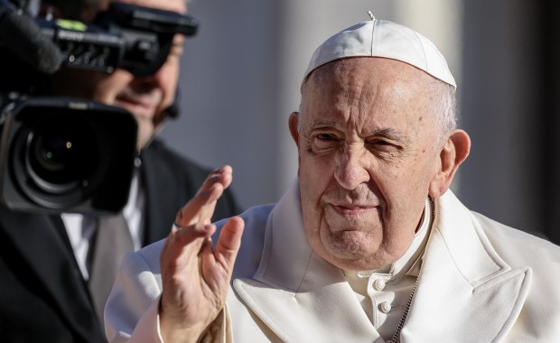 Watykan o stanie papieża. Jest mowa o "postępie"