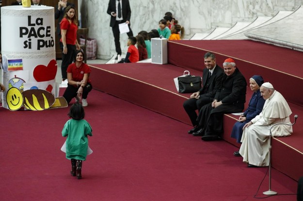 Watykan wzywa szefów episkopatów, by spotkali się z ofiarami pedofilii /GIUSEPPE LAMI /PAP/EPA