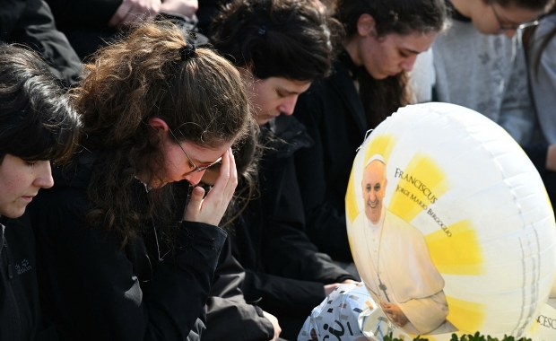 ​Watykan: Za papieżem Franciszkiem spokojna noc