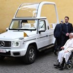 Watykan zaprezentował nowy papamobile. Tak wygląda auto Franciszka