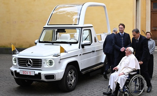 Watykan zaprezentował nowy papamobile. Tak wygląda auto Franciszka