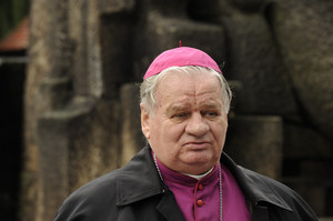 Watykan zdecydował w sprawie bp. Tadeusza Rakoczego. Musi zapłacić odszkodowanie 