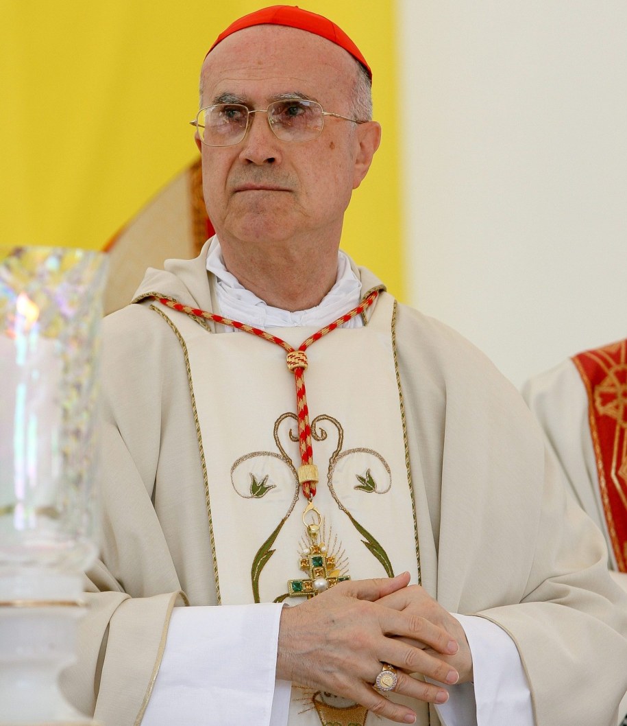 Watykański sekretarz stanu Tarcisio Bertone /Grzegorz Michałowski /PAP