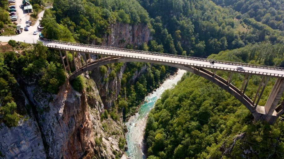 Wąwóz rzeki Tara w Czarnogórze to najgłębszy wąwóz Europy /Shutterstock