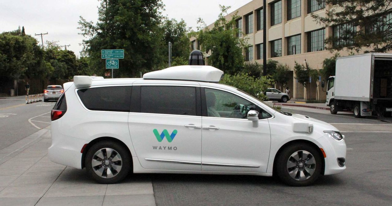 Waymo czarna perła Google? /AFP