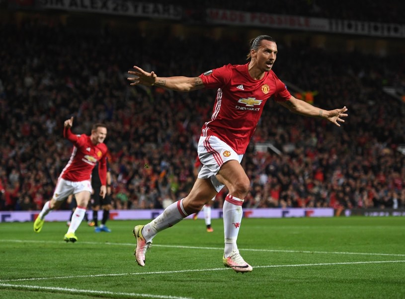 Wayne Rooney (L), Zlatan Ibrahimovic - gwiazdy Manchesteru United. Tam płacą znakomicie! /Laurence Griffiths /Getty Images