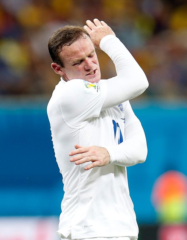 Wayne Rooney podczas przegranego meczu z Włochami /JEON HEON-KYUN /PAP/EPA