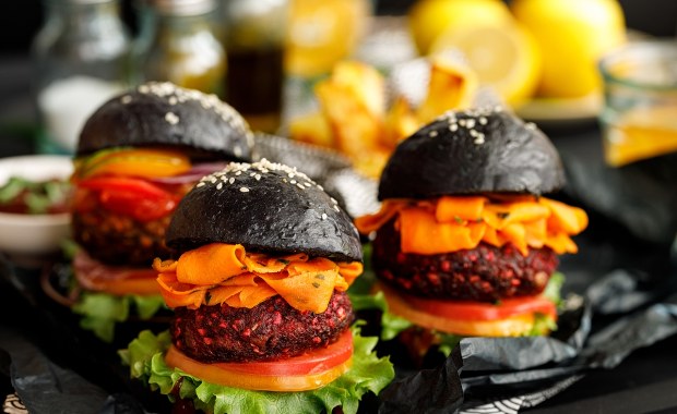 Ważą się losy "kotletów wegetariańskich" i "burgerów wegańskich"