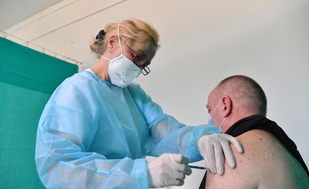 Ważna zmiana w zapisach na szczepienia. Dotyczy 40-latków