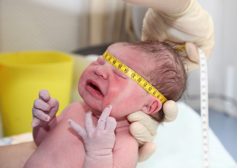 Ważne badania prowadzi się w pierwszych godzinach po narodzinach dziecka /123RF/PICSEL
