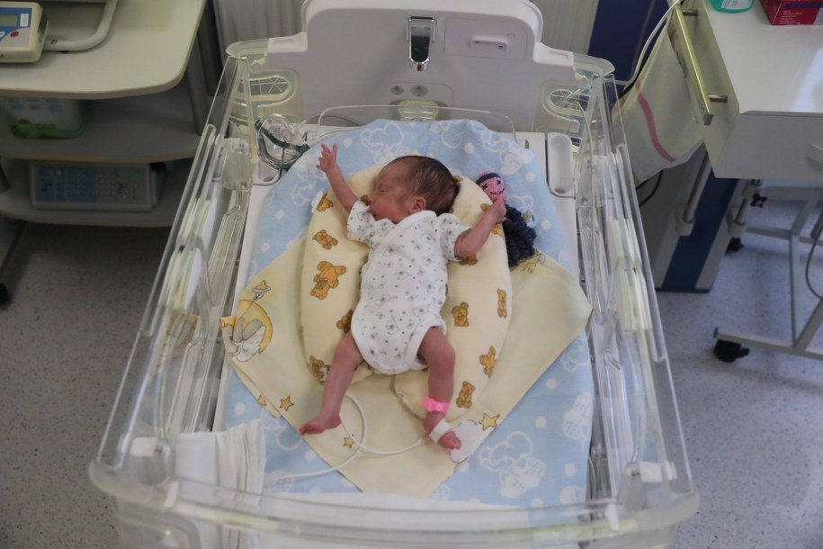 Ważne informacje dla rodziców wcześniaków: Łatwiejsza opieka w czasie pandemii / 	Tomasz Gzell    /PAP