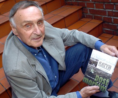 Ważne miejsce w filmografii Andrzeja Mularczyka zajmuje współpraca z Andrzejem Wajdą. Pierwowzorem "Katynia" była książka Mularczyka "Katyń. Post mortem. Opowieść filmowa" i choć scenariusz Wajda pisał do spółki z Władysławem Pasikowskim i Przemysławem Nowakowskim, to właśnie pomysł na opowiedzenie o zbrodni katyńskiej w kontekście rodzinnych dramatów reżyser zapożyczył od Mularczyka.

Kiedy przystępował do prac nad swym ostatnim filmem - "Powidokami" - opowiedzenie historii malarza Władysława Strzemińskiego powierzył już Mularczykowi.