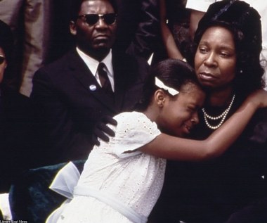 Ważne miejsce w filmografii Goldberg zajmuje rola w "Duchach Mississippi" (1996) Roba Reinera (na zdjęciu).

W tym samym roku aktorka zagrała też w kilku niezbyt wymagających komediach, m.in. "Bogus, mój przyjaciel na niby" czy "Eddie", które przyniosły jej nominację do Złotej Maliny.