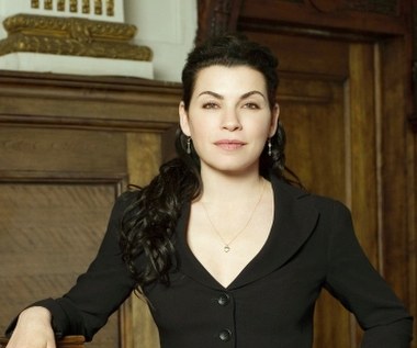 Ważne miejsce w filmografii Margulies zajmuje serial "Na granicy prawa", w którym wcieliła się w postać przekornej adwokat Elizabeth Canterbury, która wierzy w niewinność swoich klientów, mimo iż wszystko wskazuje na to, że są przestępcami i zasłużyli na surowy wyrok.

 