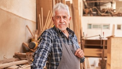 Ważne zmiany dla emerytów i rencistów. Od dziś mogą więcej dorobić