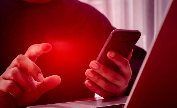 ​Ważny komunikat NASK. Taki SMS to oszustwo!