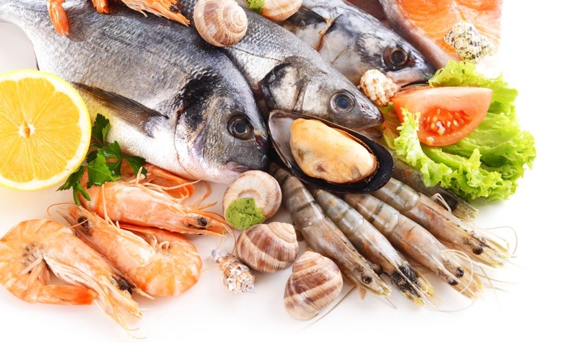 Ważnymi składnikami w diecie paleo są ryby i owoce morza /123RF/PICSEL
