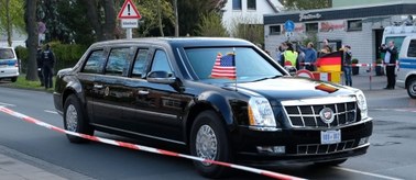 Waży 8 ton i spala 30 litrów paliwa na 100 km - "bestia", którą Obama będzie jeździł po Warszawie