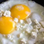 jajecznica Wbij jajko bezpośrednio na ser. Już nigdy nie zrobisz klasycznej jajecznicy