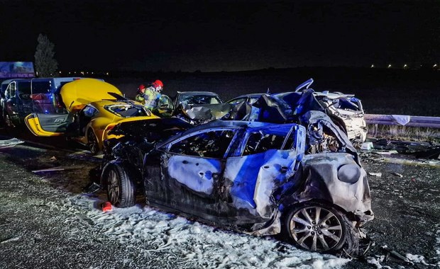 Wbił się w auta w korku i przejechał kilkaset metrów. Nowe ustalenia ws. karambolu na S7