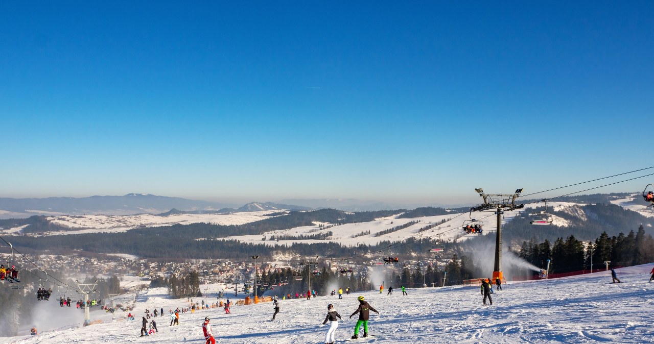 Wcale nie musisz jechać do Zakopanego na narty. Wieś Groń może być lepszym wyborem. /123RF/PICSEL