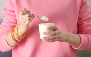 Wcale nie są zdrowsze od zwykłego jogurtu. Mają niewiele białka i mnóstwo tłuszczu
