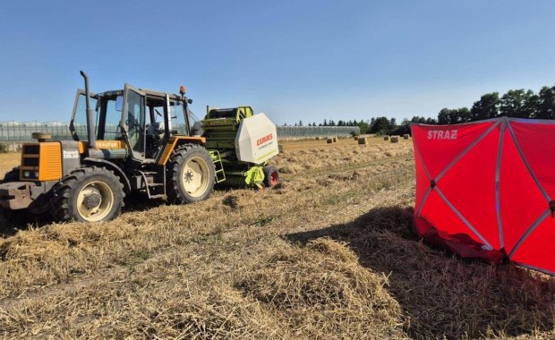 Wciągnęła go prasa do słomy. Tragedia w Łódzkiem