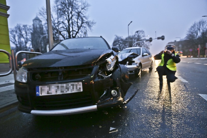 Wciąż są kłopoty z samochodami zastępczymi /Piotr Jędzura /Reporter