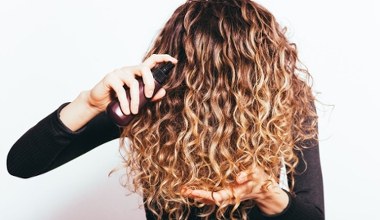 Wcierka z cebuli na wypadanie włosów. Po miesiącu miałam baby hair zamiast zakoli