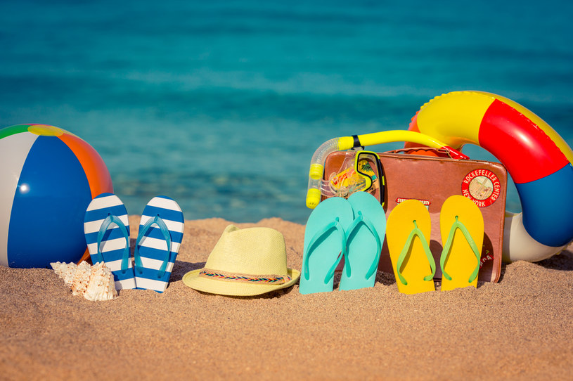 Wczasowicze wpadają na przeróżne pomysły, które mają na celu rezerwowanie odpowiedniego dla nich miejsca na plaży /123RF/PICSEL