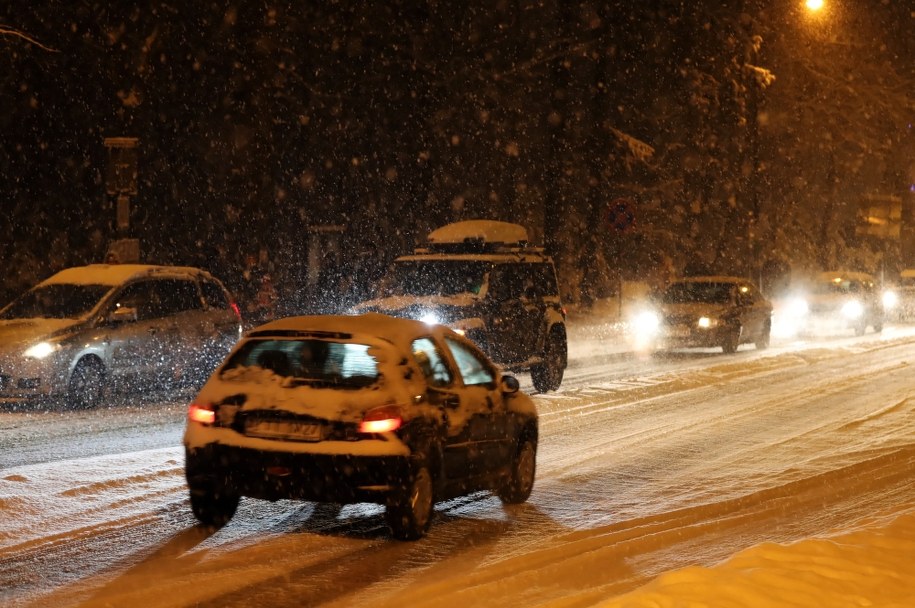 Wczorajsze opady śniegu w Zakopanem / 	Grzegorz Momot    /PAP