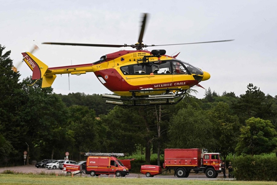 We Francji 973 strażaków walczy z pożarem w miejscowości Martigues na południu kraju /Damien Meyer /East News/AFP