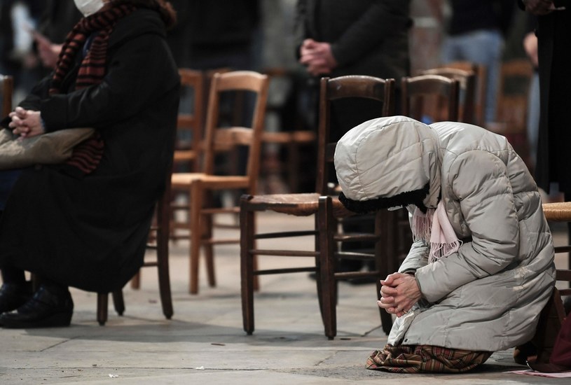 We Francji już nie będzie limitu 30 osób w kościołach i innych miejscach kultu /AFP