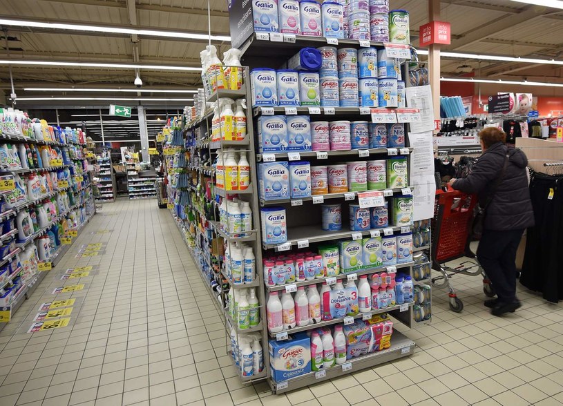 We Francji zakaz dotyczy tylko największych hipermarketów /AFP
