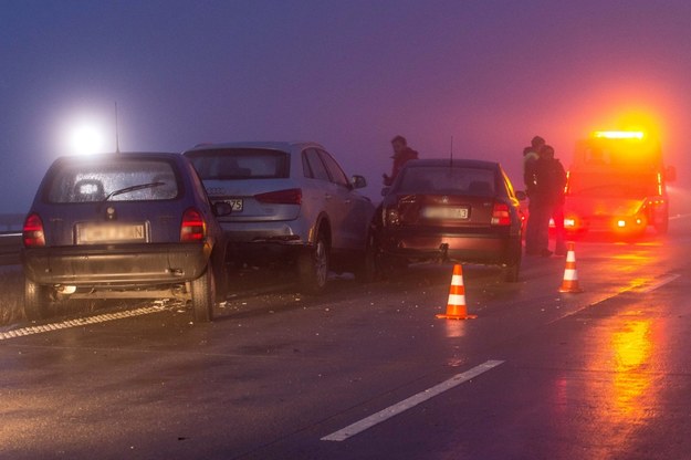 We mgle zderzyło się 20 samochodów /Maciej Kulczyński /PAP