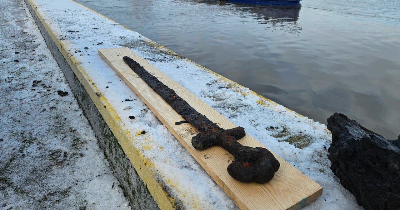 We Włocławku znaleziono niezwykły miecz wikiński z IX-X wieku... /Wojewódzki Urząd Ochrony Zabytków w Toruniu  /Facebook