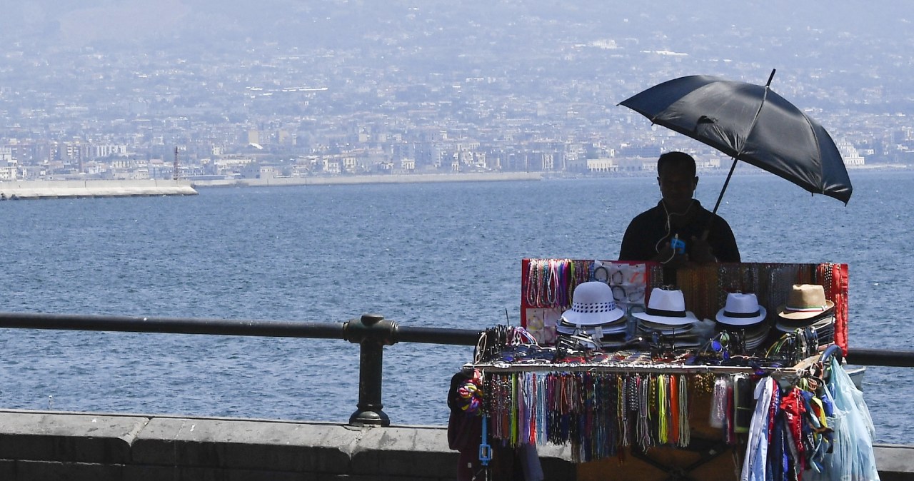 We Włoszech nawet 40 st. Celsjusza /CIRO FUSCO /PAP/EPA