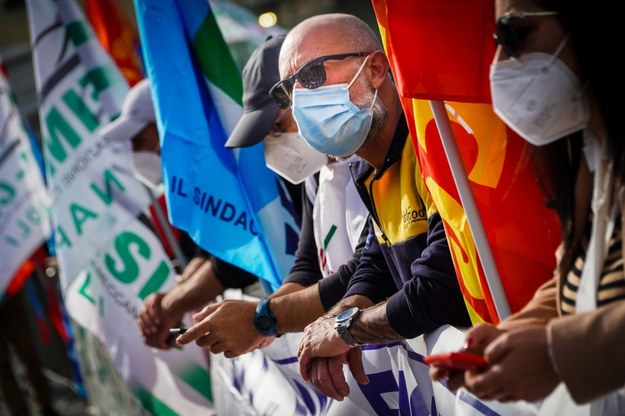 We Włoszech od kilku tygodni trwają protesty różnych branż oraz przeciwników restrykcji /CESARE ABBATE /PAP/EPA