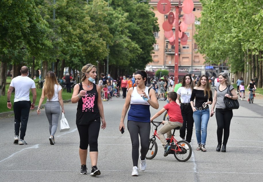 We Włoszech twa luzowanie obostrzeń /ALESSANDRO DI MARCO  /PAP/EPA