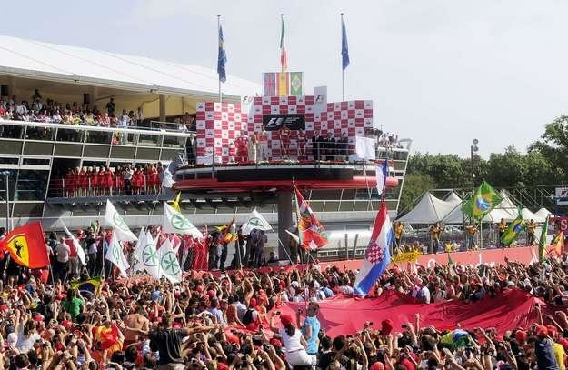 We Włoszech, w nowym sezonie Formuły 1, nadal będzie organizowany jeden wyścig GP na torze Monza. /AFP