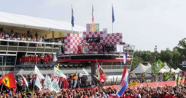 We Włoszech, w nowym sezonie Formuły 1, nadal będzie organizowany jeden wyścig GP na torze Monza. /AFP