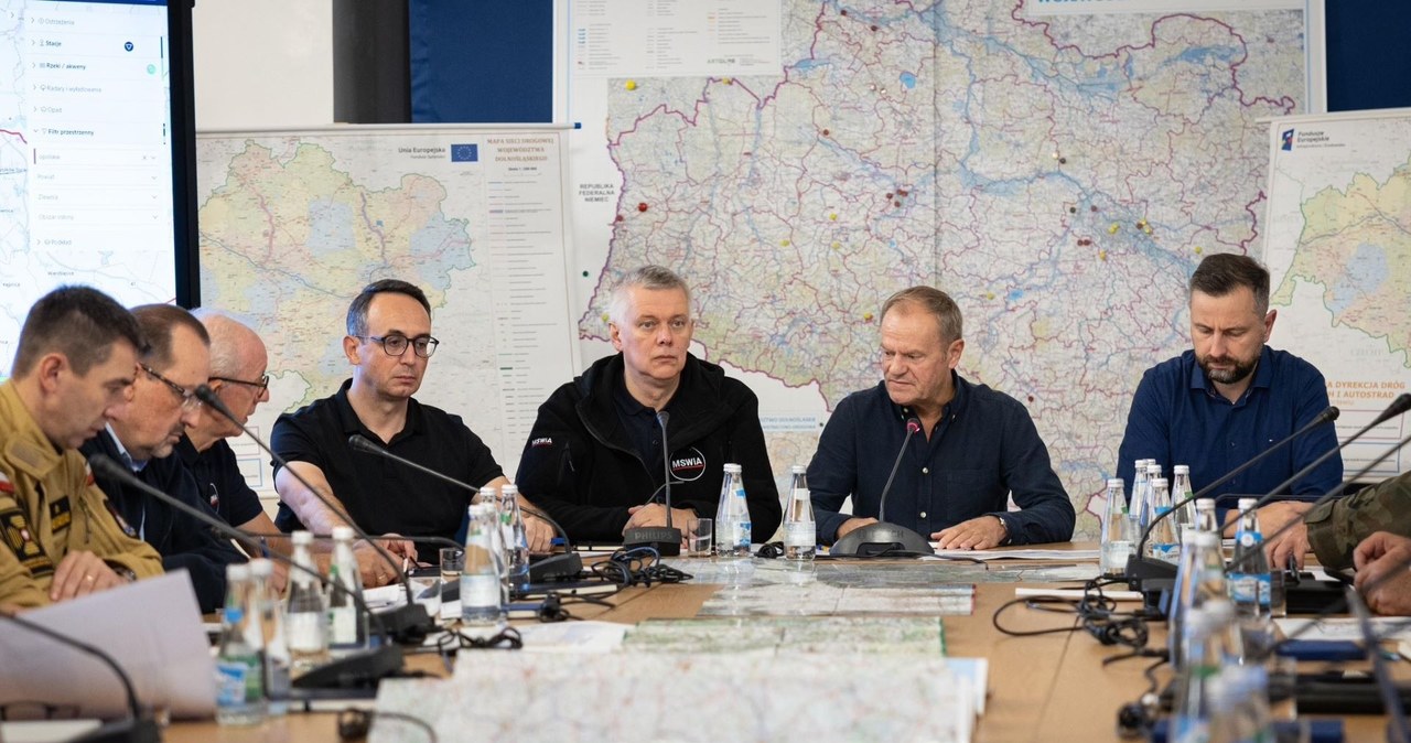 We Wrocławiu odbyło się posiedzenie sztabu kryzysowego z udziałem premiera Donalda Tuska. /MI_GOV_PL/ X /